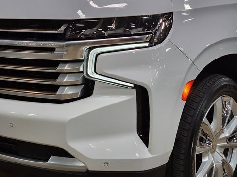Used 2021 Chevrolet Tahoe High Country w/ Premium Package AWD/4WD image 14