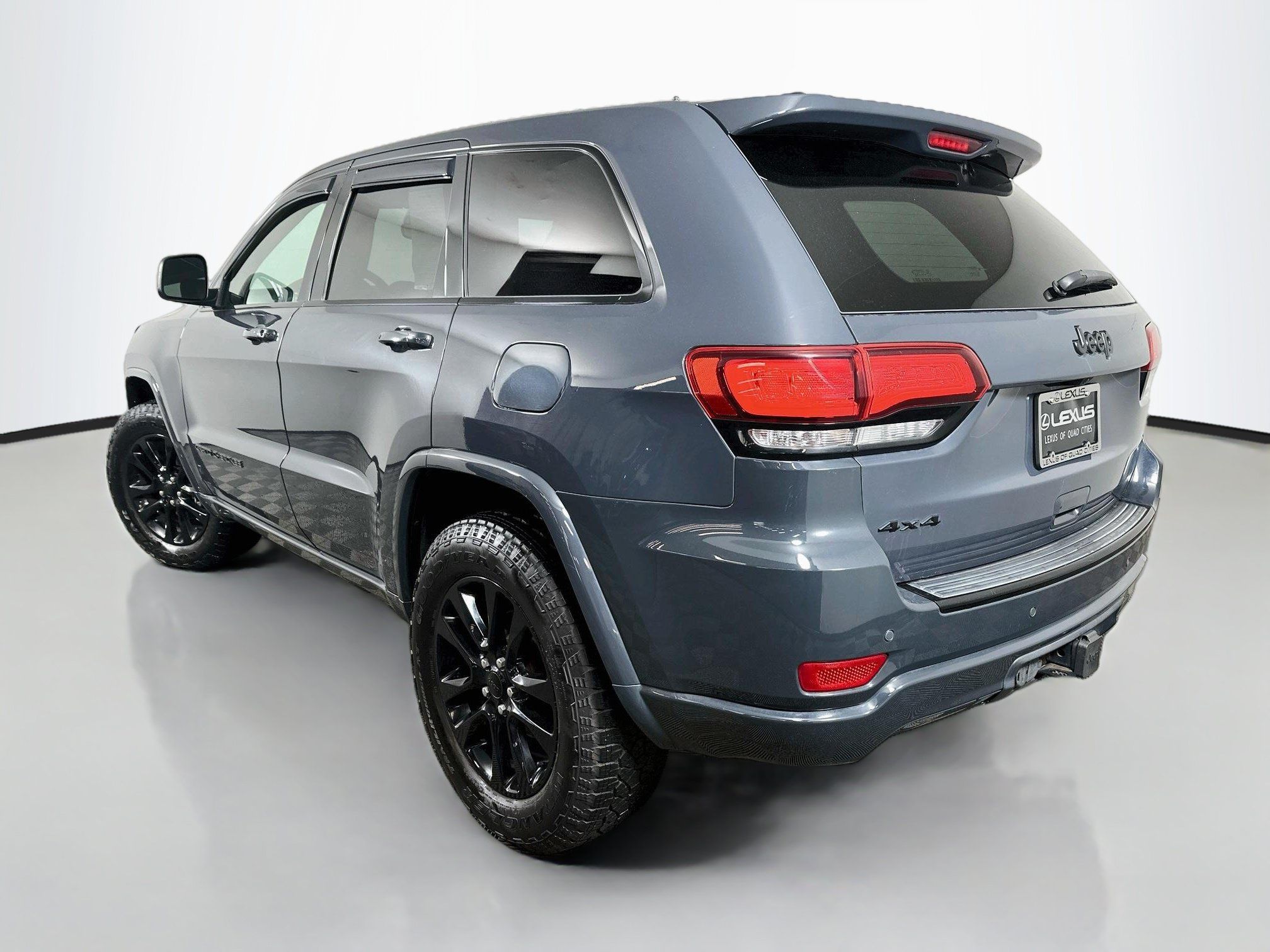 Used 2017 Jeep Grand Cherokee Altitude AWD/4WD image 5