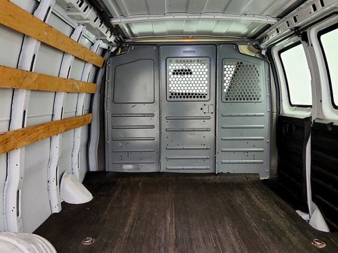 Used 2018 Chevrolet Express 2500 w/ Driver Convenience Package RWD image 23