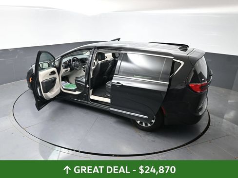 Used 2023 Chrysler Pacifica Limited FWD image 63