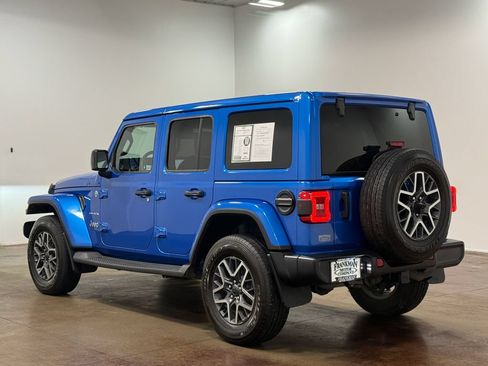 Used 2024 Jeep Wrangler Unlimited Sahara w/ Technology Group AWD/4WD image 5