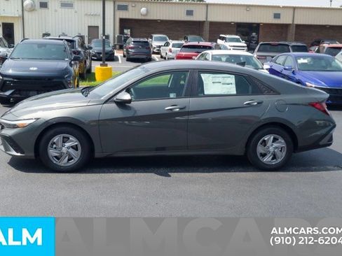 Certified 2026 Hyundai Elantra SE FWD image 10