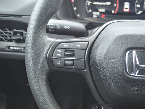 Certified 2025 Honda Accord LX image 18