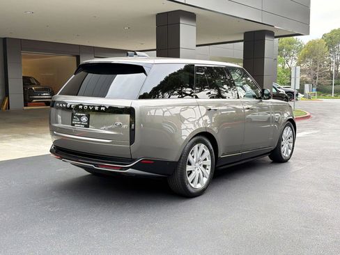 Used 2023 Land Rover Range Rover SE image 10