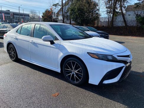 Used 2023 Toyota Camry SE image 7