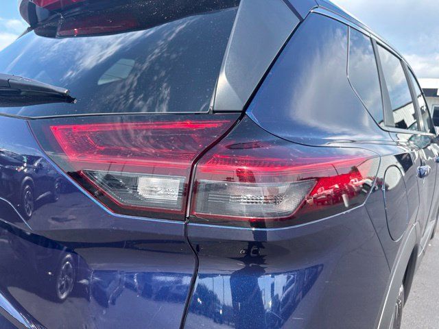 Used 2025 Nissan Rogue SV FWD image 24