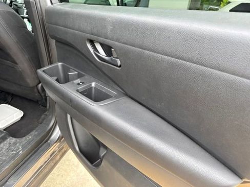 Used 2023 Nissan Pathfinder S FWD image 18