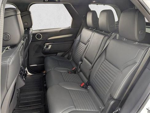 Used 2025 Land Rover Discovery Dynamic SE AWD/4WD image 20