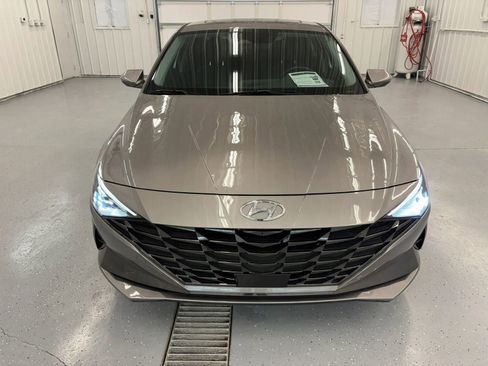 Used 2023 Hyundai Elantra Limited image 12