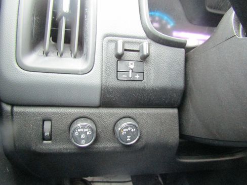 Used 2019 Chevrolet Colorado Z71 w/ Z71 Midnight Edition image 12