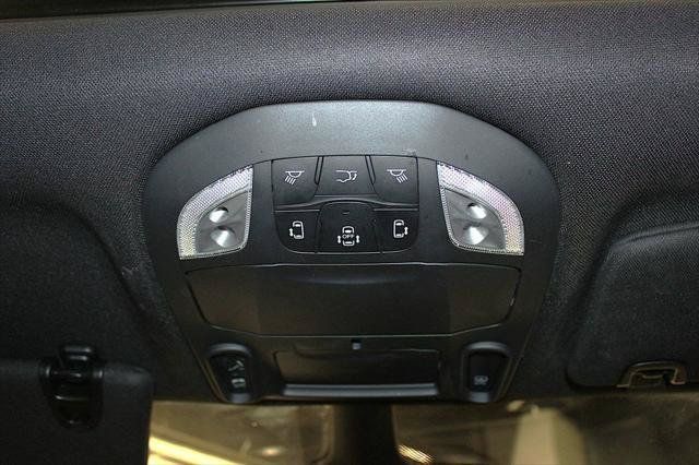 Certified 2025 Chrysler Pacifica Limited FWD image 25