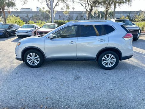 Used 2015 Nissan Rogue SV image 3