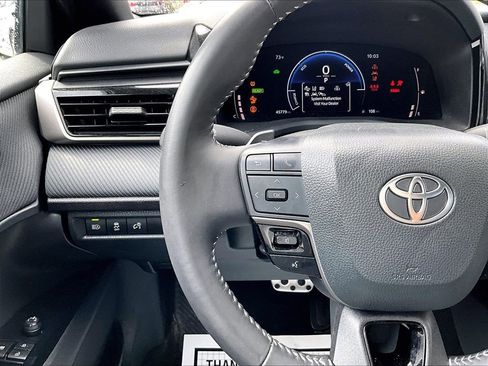 Used 2025 Toyota Camry SE FWD image 15