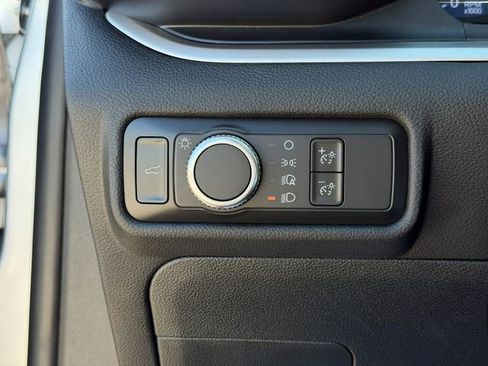 Used 2022 Ford Explorer XLT AWD/4WD image 40