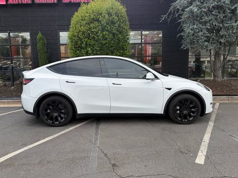 Used 2021 Tesla Model Y Long Range AWD/4WD image 20