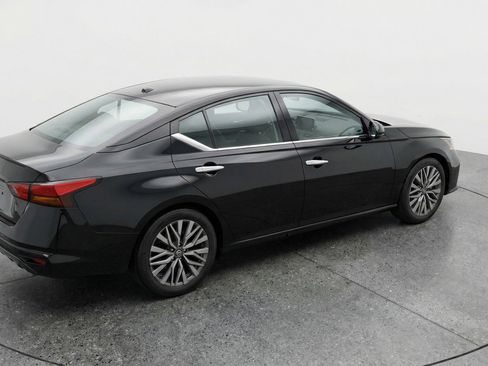 Used 2025 Nissan Altima 2.5 SV image 9