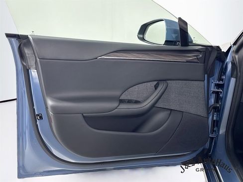 Used 2026 Tesla Model S image 23