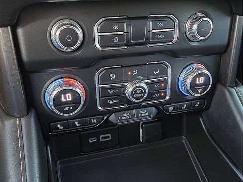 Used 2023 GMC Yukon AT4 w/ AT4 Premium Package AWD/4WD image 28