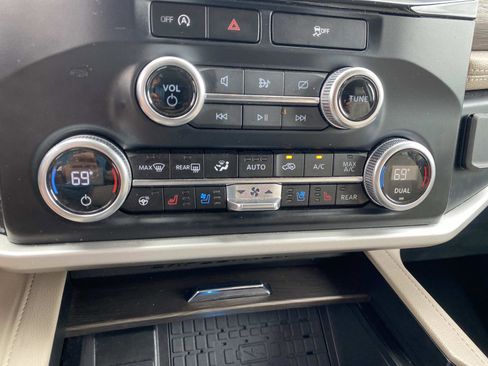 Used 2024 Ford Expedition Limited image 22