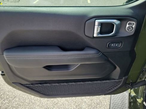 Used 2022 Jeep Wrangler Unlimited Sahara w/ Cold Weather Group image 11