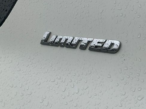 Used 2016 Toyota 4Runner Limited image 19