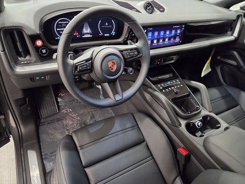 Certified 2026 Porsche Cayenne Coupe AWD/4WD image 4