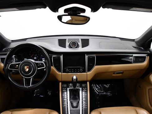 Used 2018 Porsche Macan AWD/4WD image 8