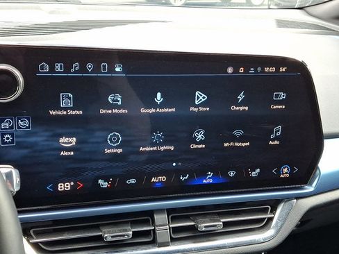 Certified 2025 Chevrolet Equinox EV LT w/ Convenience Package image 25