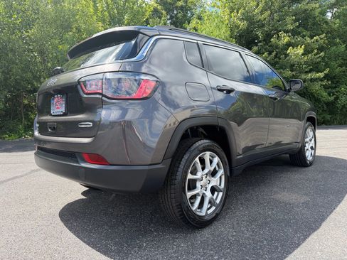 Used 2022 Jeep Compass Latitude AWD/4WD image 15