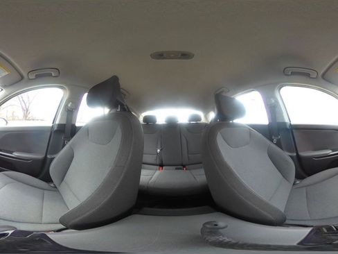 Used 2025 Kia K4 LXS image 41