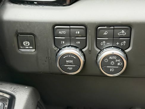 Used 2025 GMC Sierra 1500 AT4 AWD/4WD image 12