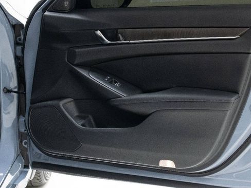 Used 2021 Honda Accord Touring image 17