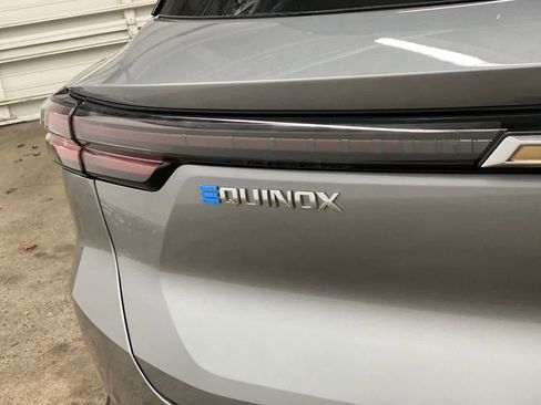 Used 2025 Chevrolet Equinox EV LT w/ Convenience Package image 10