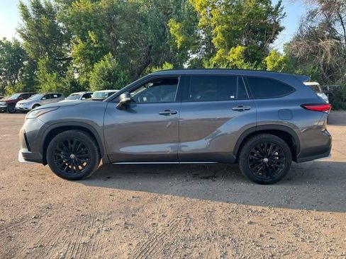 Used 2023 Toyota Highlander XSE AWD/4WD image 2