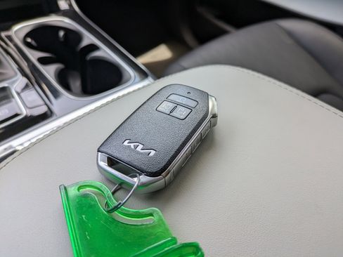 Used 2022 Kia Carnival SX FWD image 32