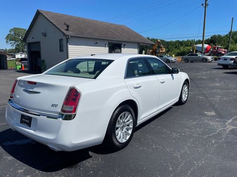 Used 2013 Chrysler 300 RWD image 6