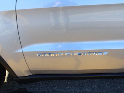 Used 2015 Jeep Grand Cherokee Limited image 43