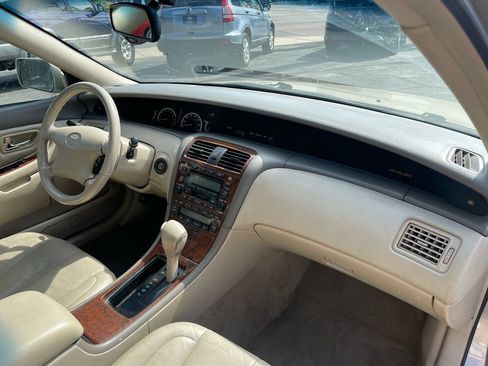 Used 2000 Toyota Avalon XLS FWD image 11