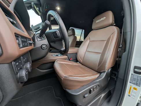 Used 2022 Chevrolet Tahoe High Country image 17