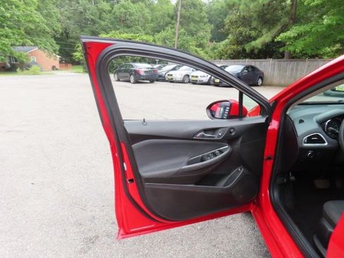 Used 2018 Chevrolet Cruze LS FWD image 15