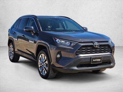 Used 2020 Toyota RAV4 XLE Premium FWD image 3