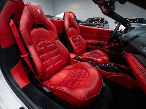 Used 2018 Ferrari 488 Spider image 33