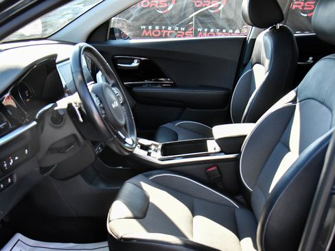 Used 2022 Kia Niro EX image 18