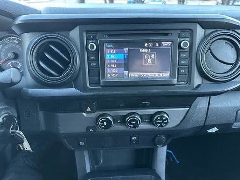 Used 2018 Toyota Tacoma SR image 19