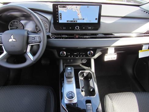 New 2026 Mitsubishi Outlander ES FWD image 16