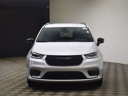 New 2026 Chrysler Pacifica Select w/ S Appearance Package