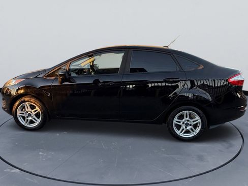 Used 2017 Ford Fiesta SE image 8