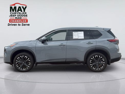 Used 2025 Nissan Rogue SL w/ Tech Package FWD image 4