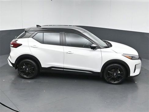 Used 2023 Nissan Kicks SR image 50