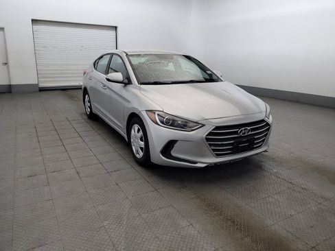 Used 2018 Hyundai Elantra SE w/ Cargo Package FWD image 13